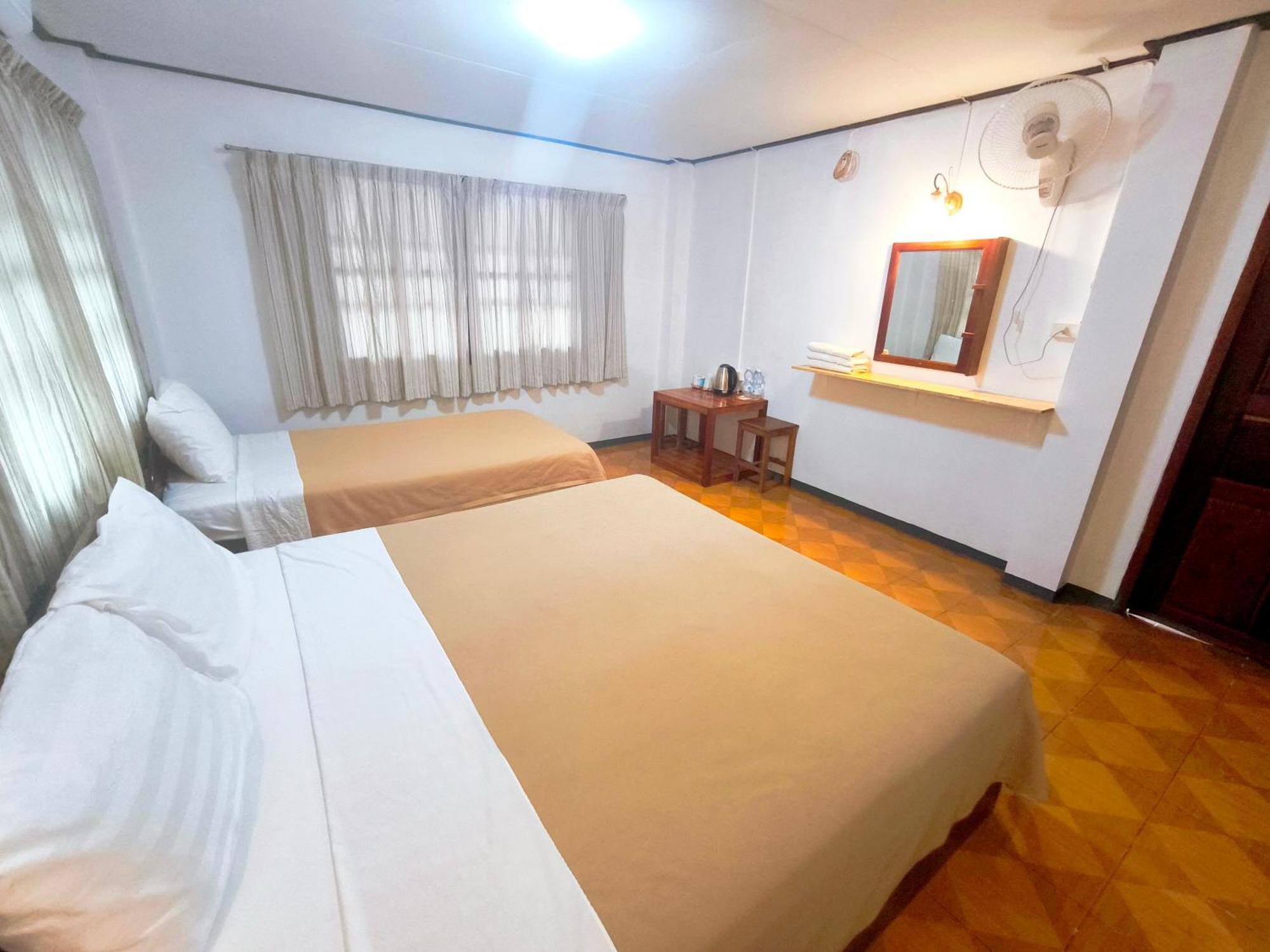 Sabaydee Guesthouse Бан Хоуейсай Стая снимка